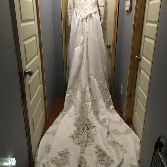 Wedding Dress 12 Salon Collection by Elena - Picture 5 of 13